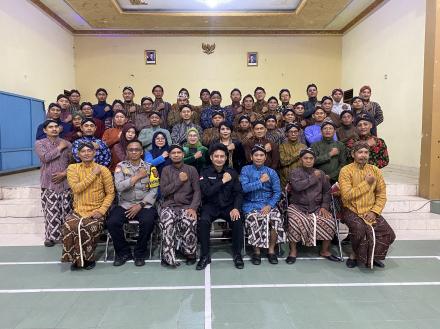Merawat Tradisi Lewat Suara Panatacara